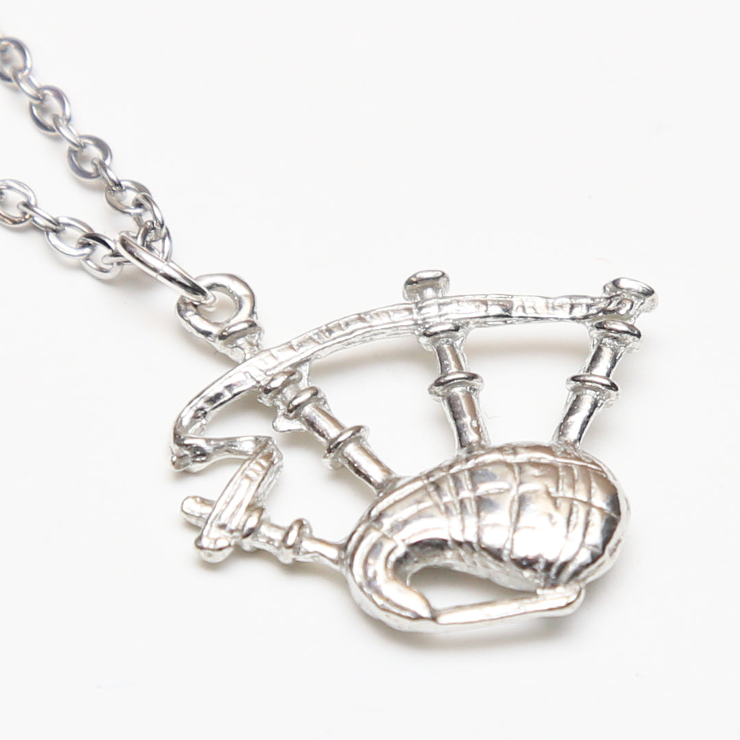 Bagpipes Necklace Angle