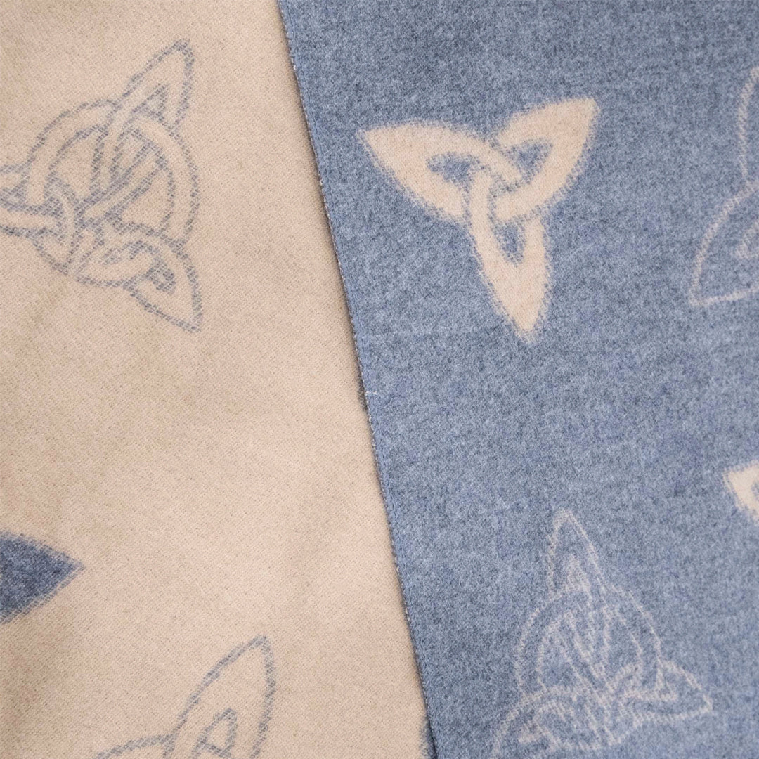 Oversized Scarf - Trinity Knot Camel Grey Close
