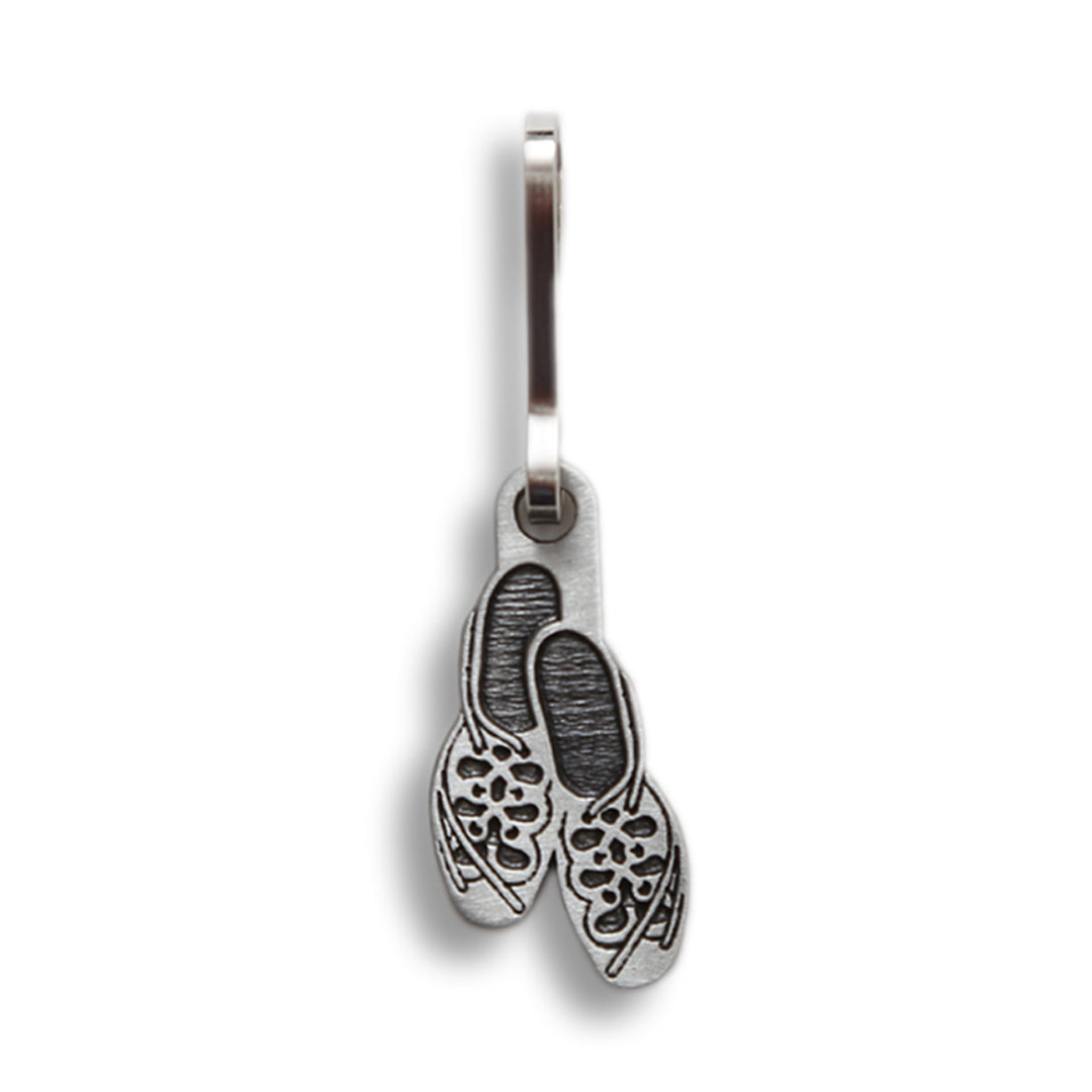 Zipper Pull - Dancing Ghillies